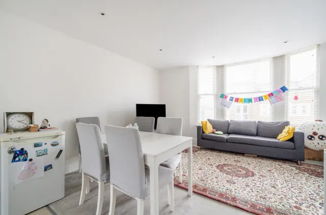 Askew Road, London, W12, photo 3