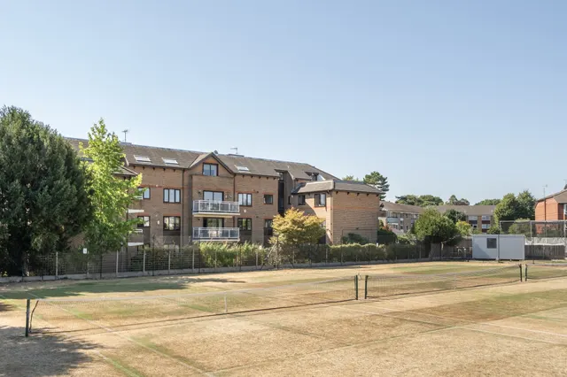 Wellington Road, Enfield, photo 1