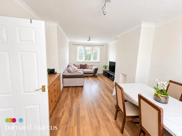 Vernon Road, Feltham, photo 1