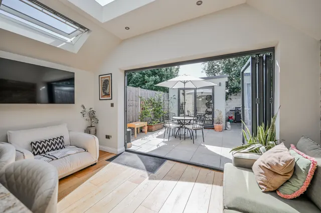 Photo 2 — 10 Exmouth Road, London