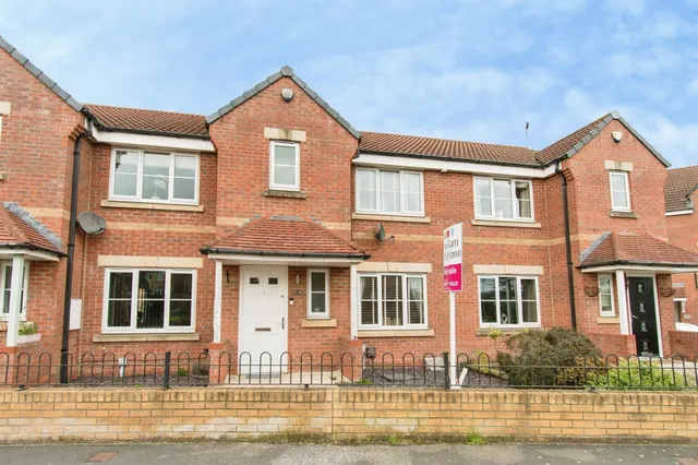 Violet Close, CASTLEFORD, photo 1