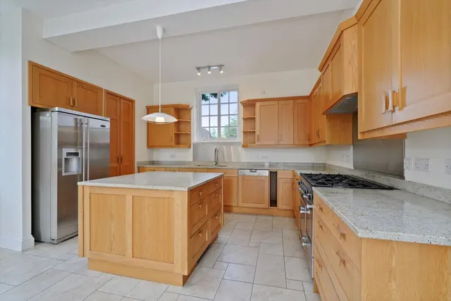New Road, Esher, KT10, photo 2