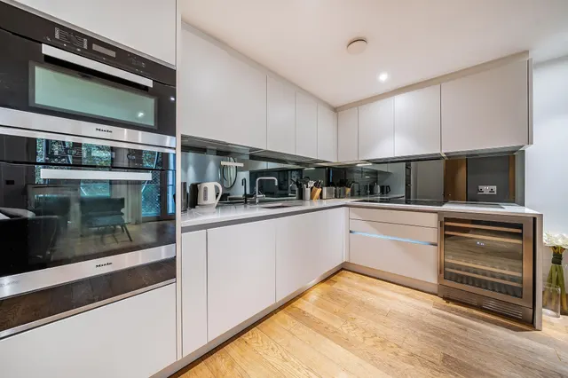 Horseferry Road, SW1P, photo 2