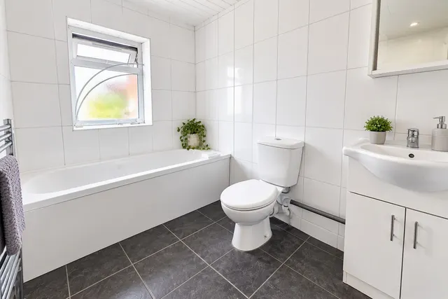 St. Marys Road, Hayes, UB3, photo 3