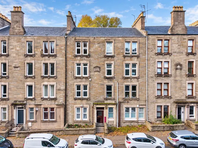 Lochee Road, Dundee, photo 1