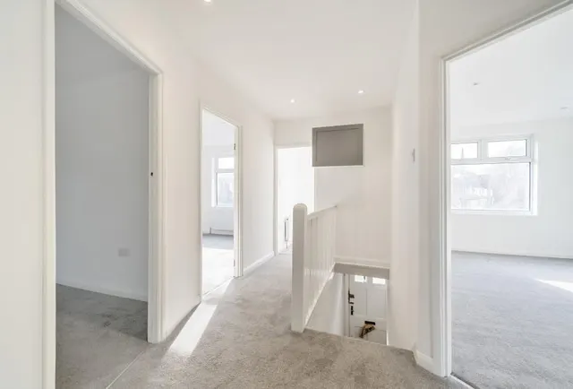 Lammas Avenue, Mitcham, CR4, photo 3