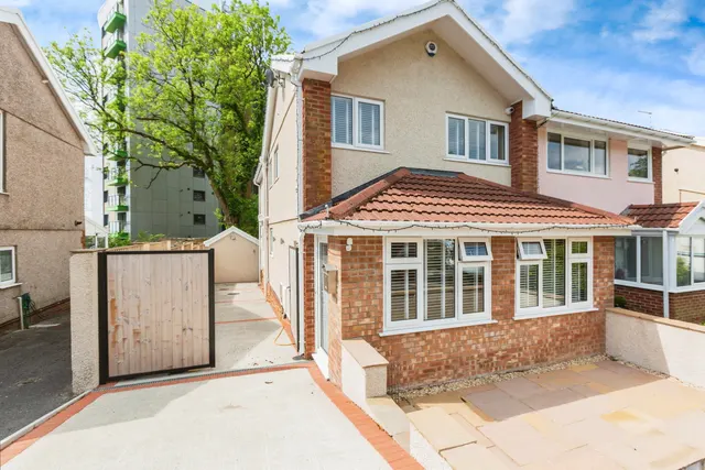 Beaconsfield Way, Sketty, Swansea, SA2, photo 1