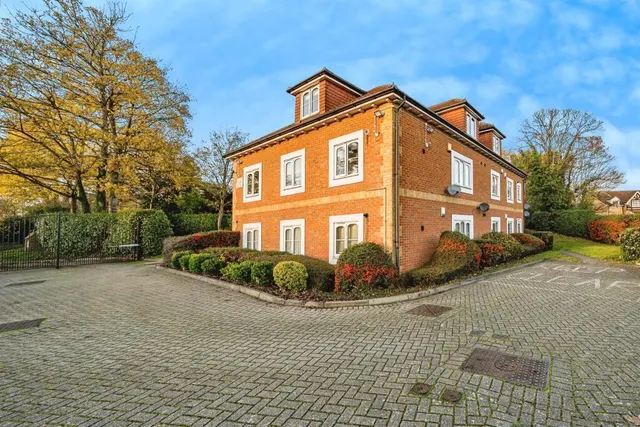 Windsor Lane, Burnham, Slough, photo 1