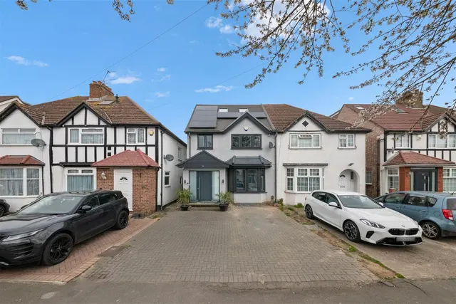 West Way, Hounslow, photo 1