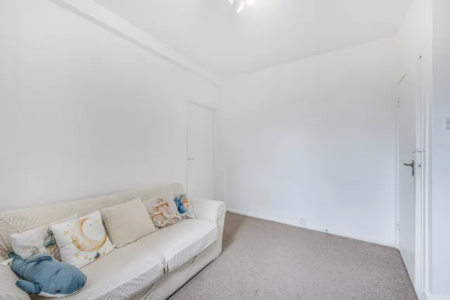 Upper Richmond Road, London, SW15, photo 2