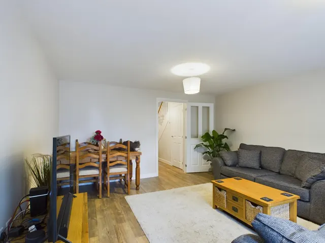 Photo 3 — Divot Way, Basingstoke, RG24