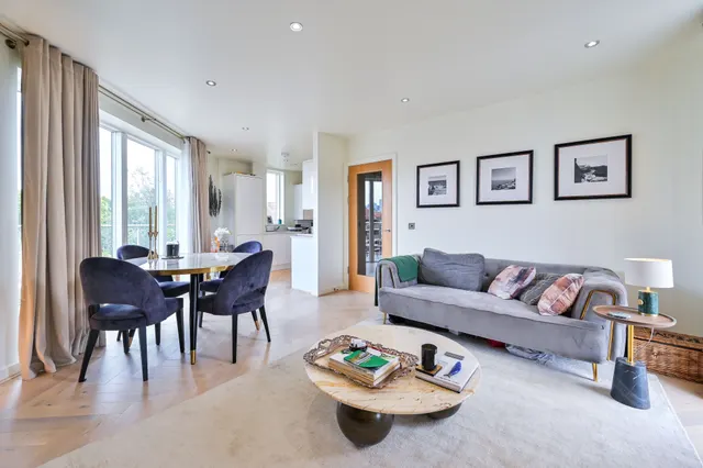 Flat 9, Maple Court, London, photo 1