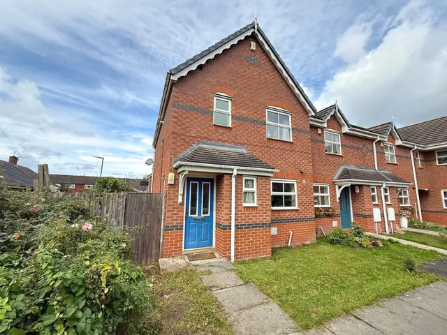 Lindow Street, Sale, photo 1