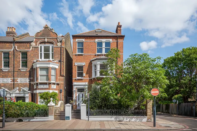 Prince of Wales Drive, Battersea, South West London, photo 1