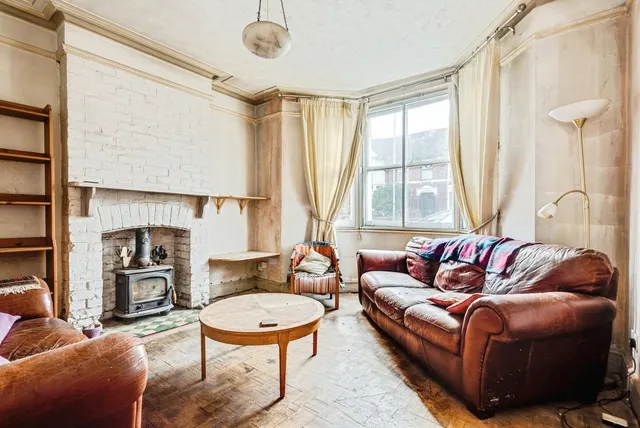 Photo 3 — Kingshill Road, SWINDON, Wiltshire, SN1