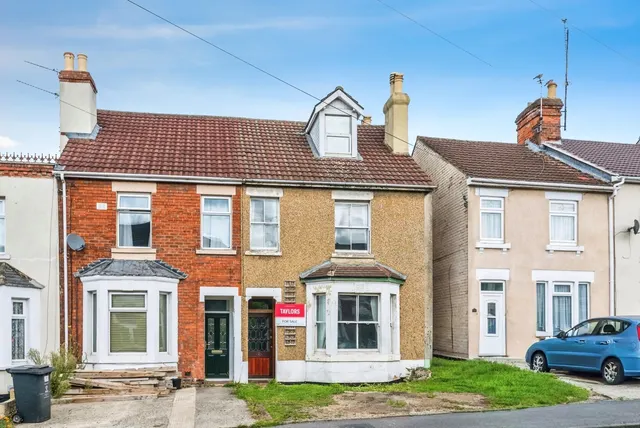Photo 2 — Kingshill Road, SWINDON, Wiltshire, SN1