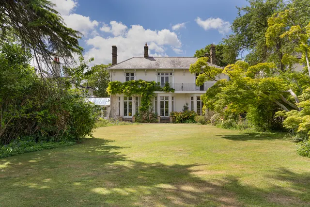Photo 2 — Strawberry Vale, Twickenham, London