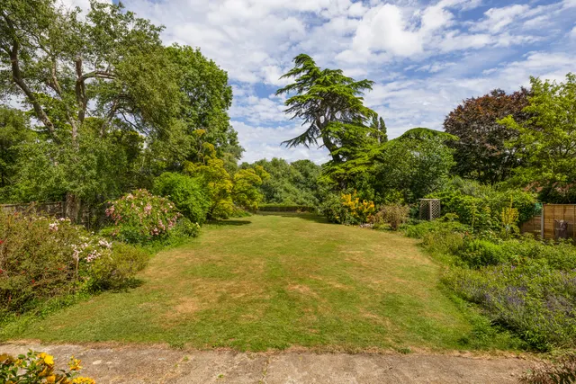 Photo 3 — Strawberry Vale, Twickenham, London