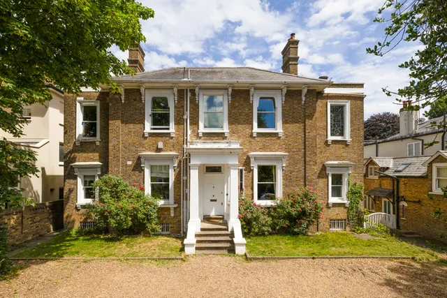 Strawberry Vale, Twickenham, London, photo 1