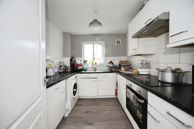 Larkspur Gardens, Luton, LU4, photo 2