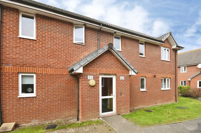 Chiltern Close, CHELMSFORD, photo 1