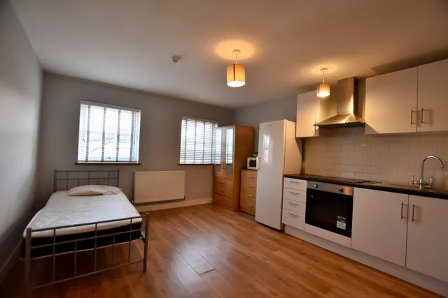 Kingston Road, Leatherhead, KT22, photo 1