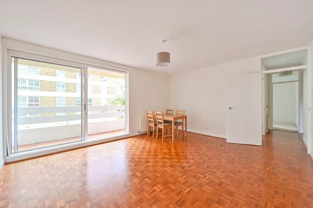 12 March Court, Warwick Drive, London, photo 1