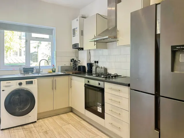 Northfield Avenue, Ealing, W13, photo 3