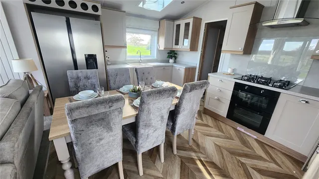 Havant Road, Hayling Island, PO11, photo 3