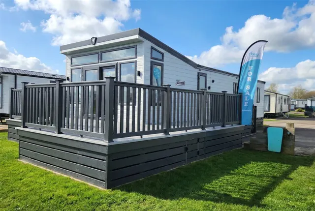 Havant Road, Hayling Island, PO11, photo 1
