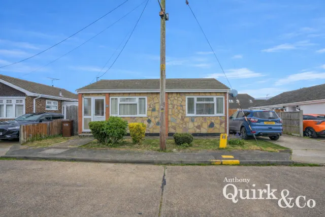 Gainsborough Avenue, Canvey Island, SS8, photo 1