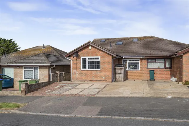 Cripps Avenue, Peacehaven, photo 1