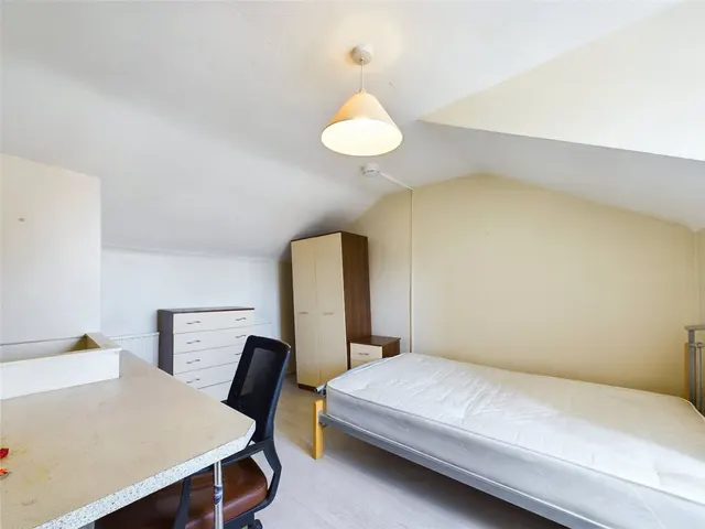 Queens Road, Beeston, NG9, photo 3