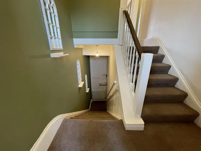 Albemarle Crescent, Scarborough, YO11, photo 2