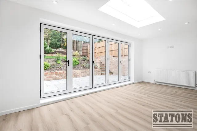 Photo 3 — Sutton Crescent, Barnet, EN5 2SW