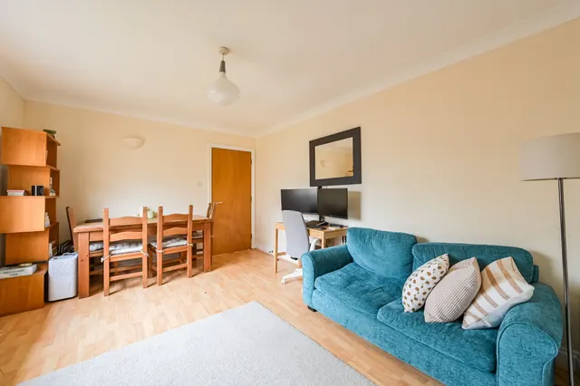 Photo 3 — Flat 7, 2 Casson Street, London