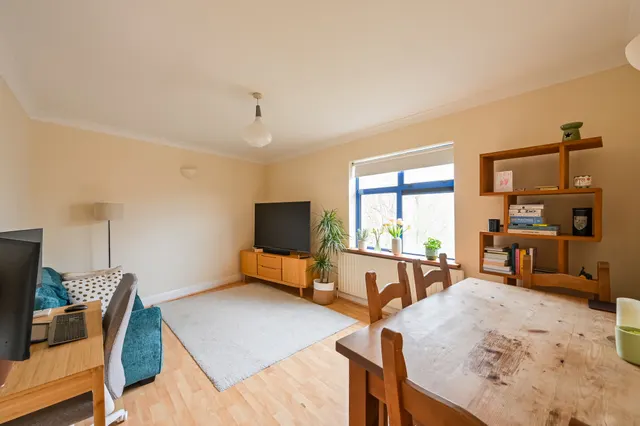 Flat 7, 2 Casson Street, London, photo 1