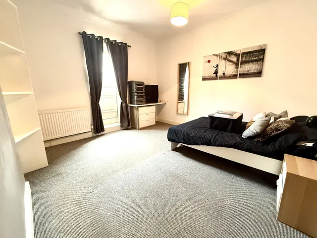 George St, Normanton, photo 1
