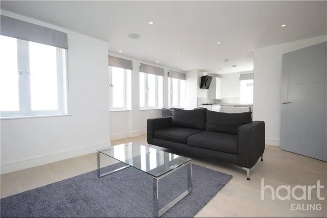 Ealing Green, W5, photo 2