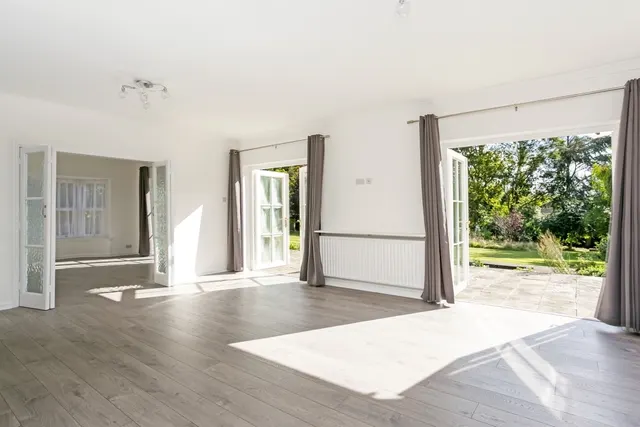 Photo 3 — Dog Kennel Lane Chorleywood WD3