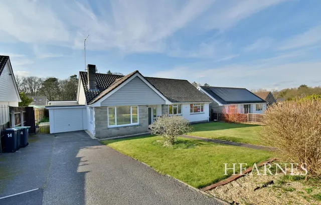 Martins Drive, BH22, photo 1