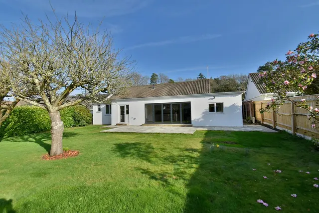 Martins Drive, BH22, photo 2