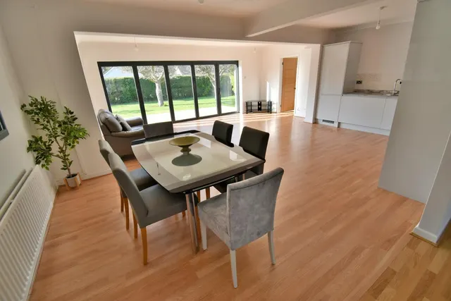 Martins Drive, BH22, photo 3