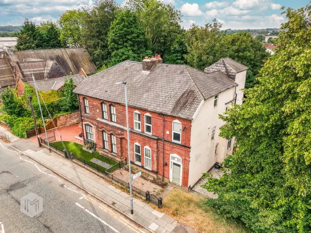 Manchester Road, Bury, BL9 9NS, photo 1