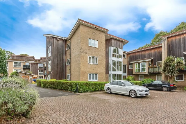 Regents Park Road, Regents Park, SO15, photo 2