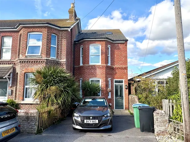 Manor Road, East Preston, photo 1