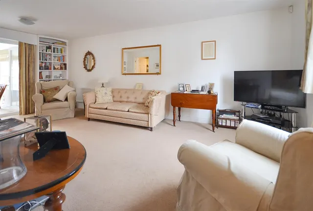 Prideaux Drive, Motcombe, photo 3