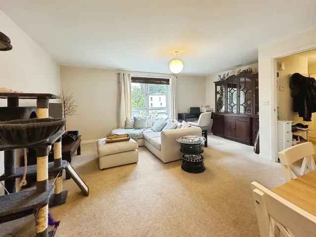 Photo 3 — Jaguar Lane, Bracknell, Berkshire, RG12 9PE