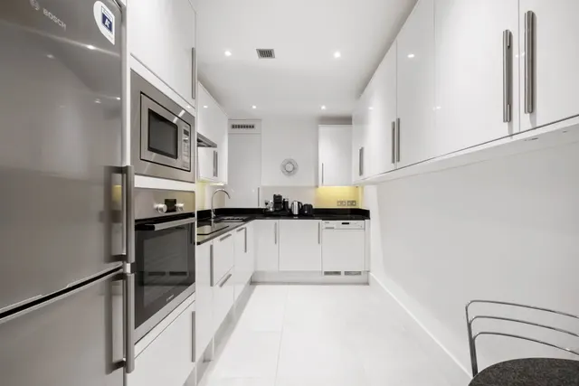 Photo 2 — Sandalwood Mansions, Kensington Green, W8 5UR