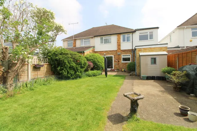 St. Margarets Avenue, Ashford, photo 3
